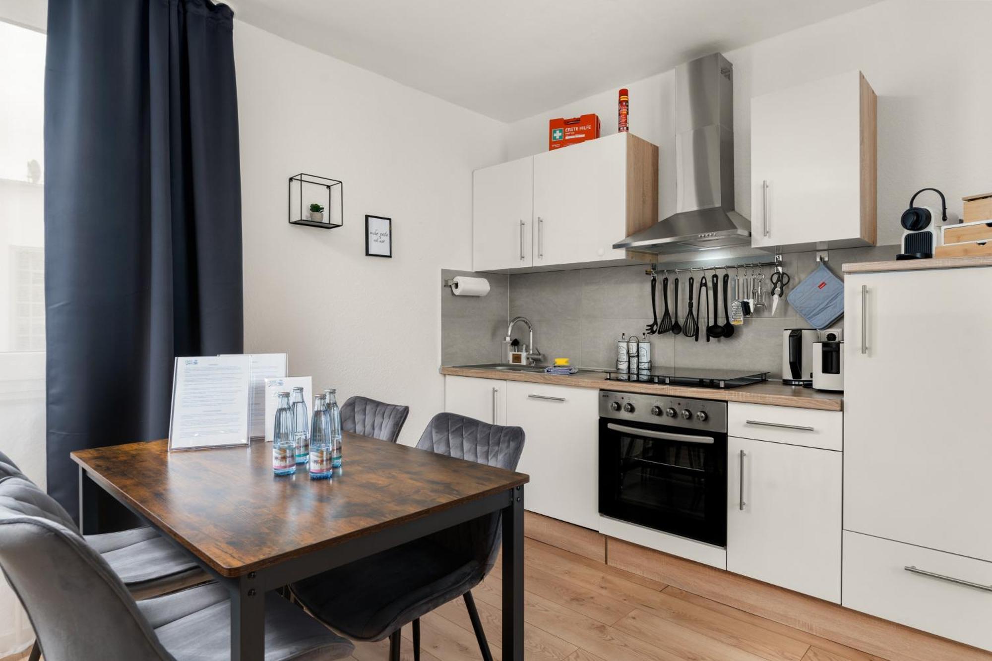 Free Living - City Design Apartments, Zentrum, Outlet, Balkon, Kueche Wolfsbourg Extérieur photo